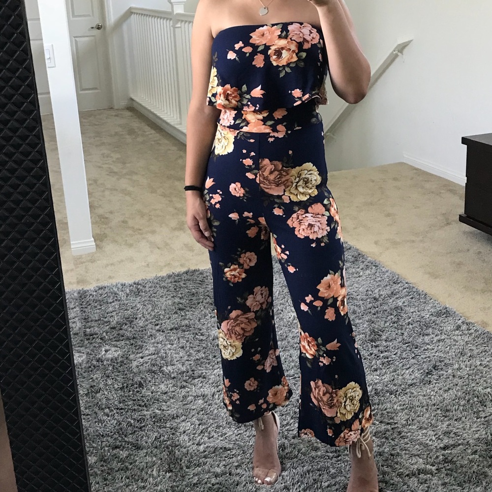 🔺SALE🔺Navy Floral Jumpsuit - Picture 3 of 4